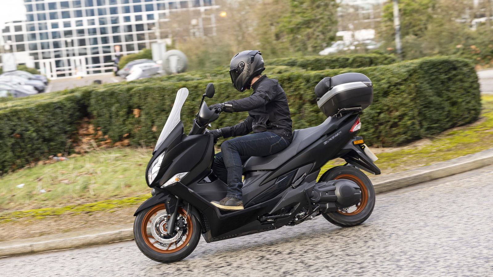 Suzuki Burgman 400 on the road