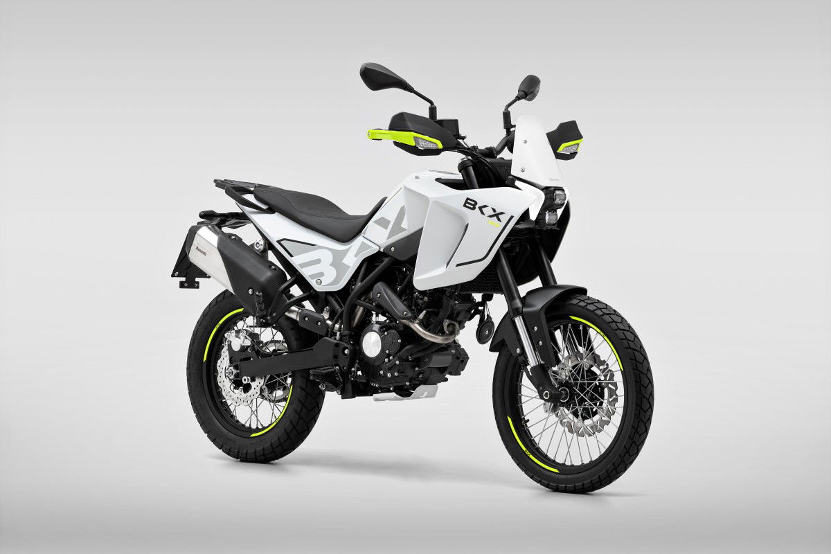 Benelli BKX 125 in white