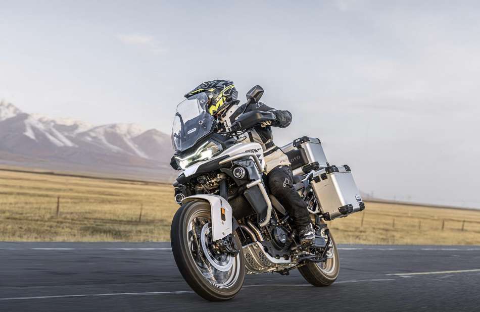 CFMoto 800MT ES in action