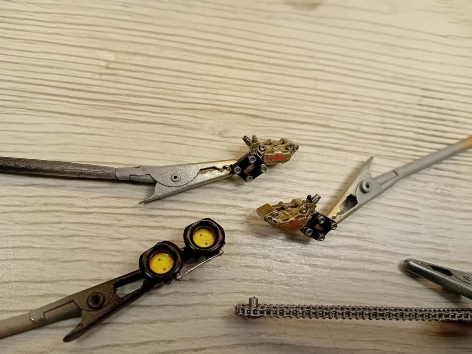 Even the Brembo brake calipers look like they should work!