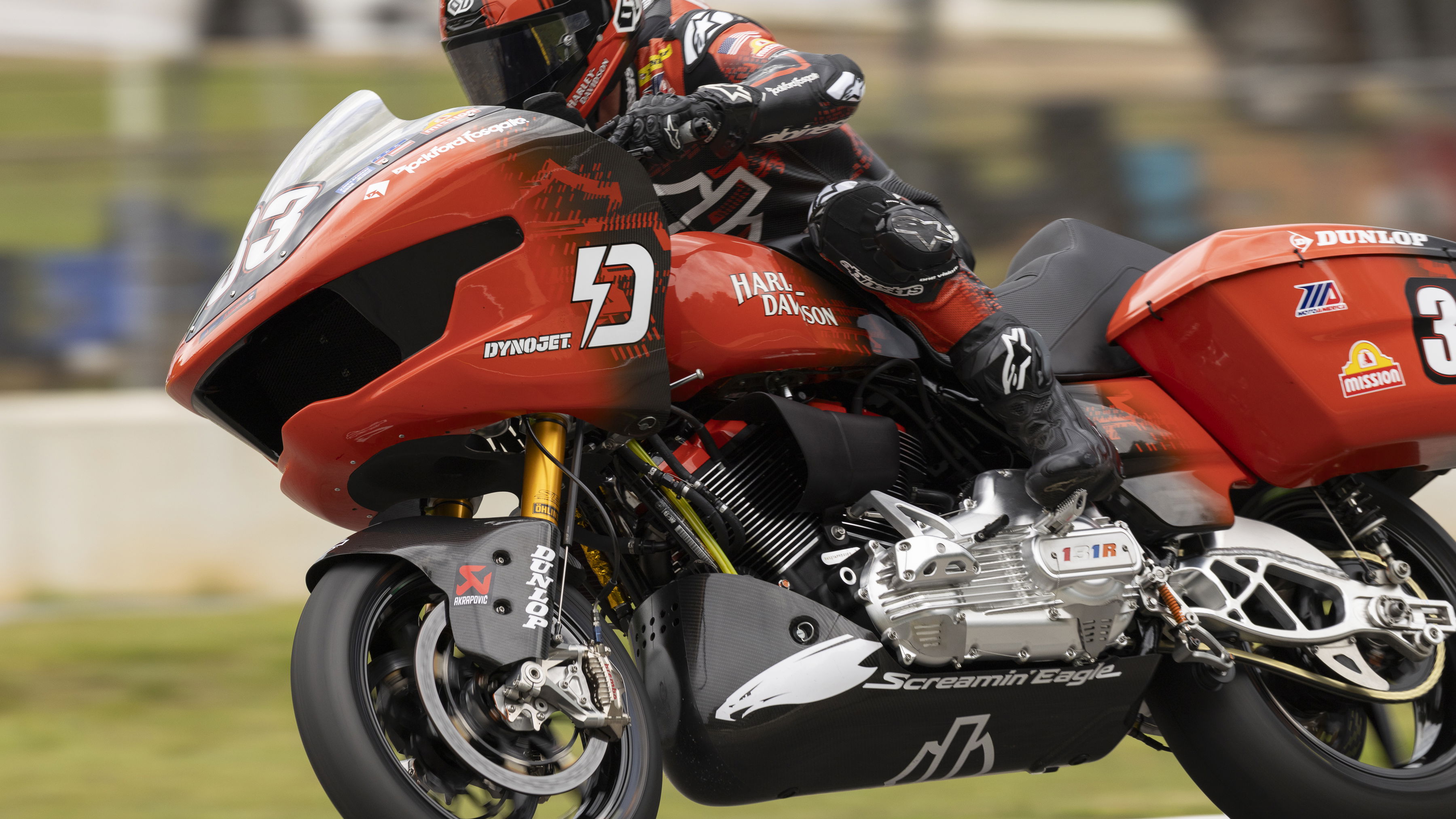 Harley-Davidson Road Glide racing in America