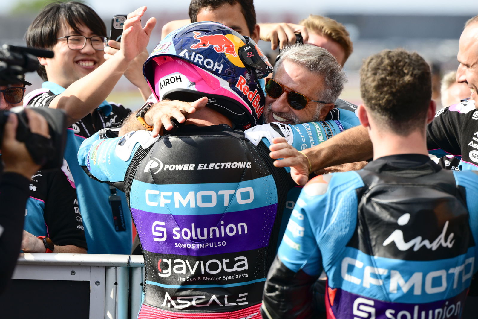 David Alonso hugs Jorge Martinez 'Aspar', 2025 Moto2 Japanese Grand Prix, parc ferme. Credit: Gold and Goose.