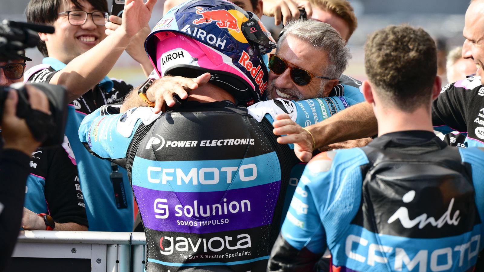 David Alonso hugs Jorge Martinez 'Aspar', 2025 Moto2 Japanese Grand Prix, parc ferme. Credit: Gold and Goose.