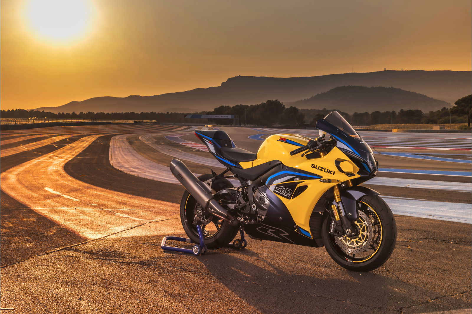 Suzuki GSX-R1000R in yellow