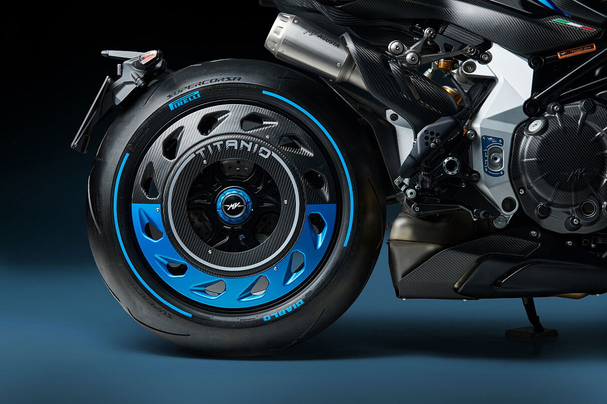 Rear wheel and exhaust on the new Rush Titanio