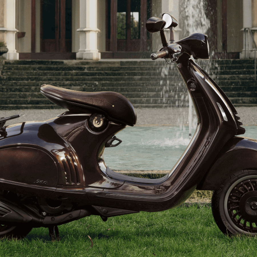 Vespa 946 Horse scooter