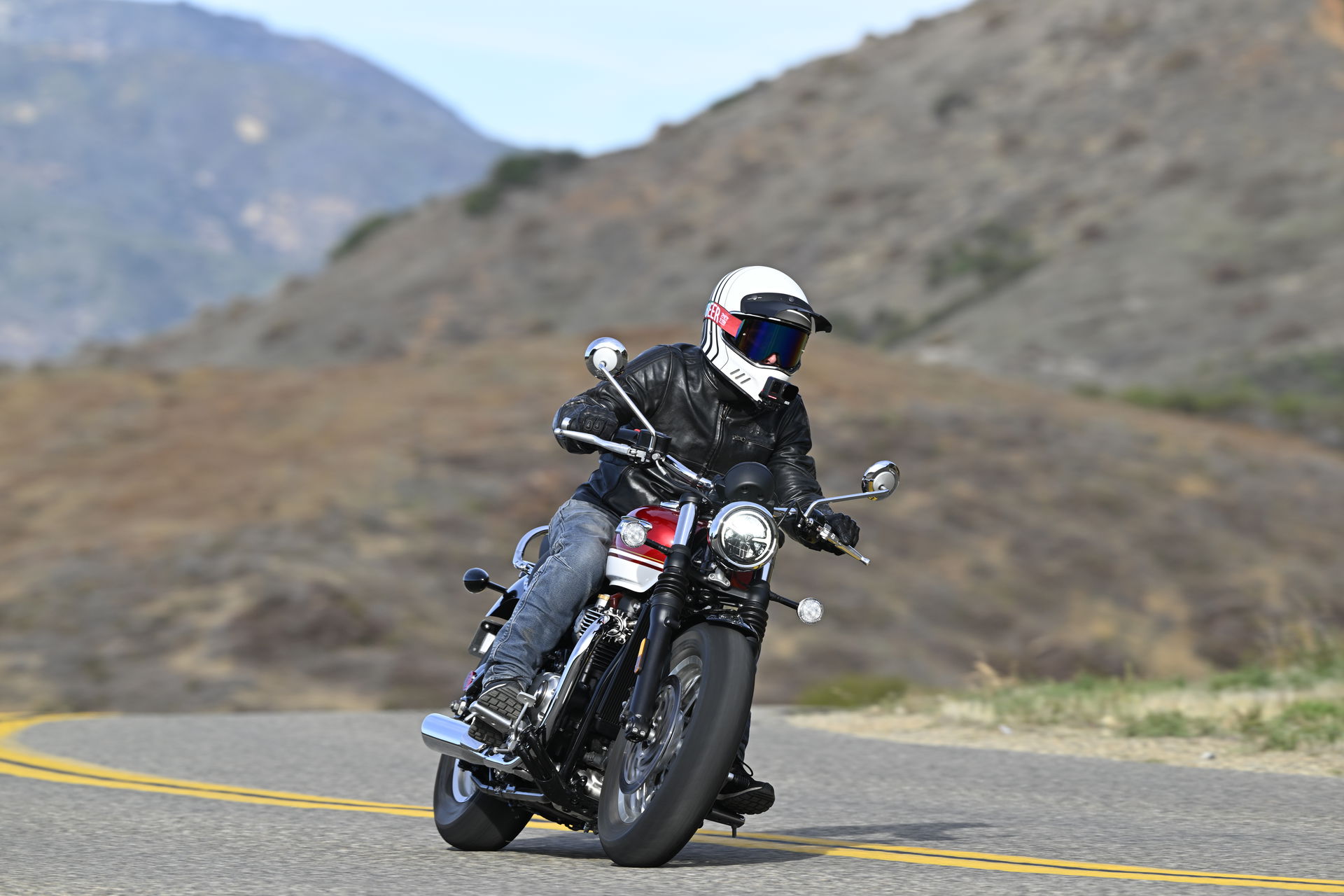 2026 Triumph Speedmaster - riding