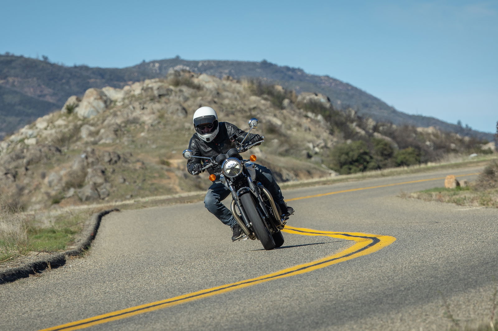 The Triumph Bonneville T100 (2026) - riding