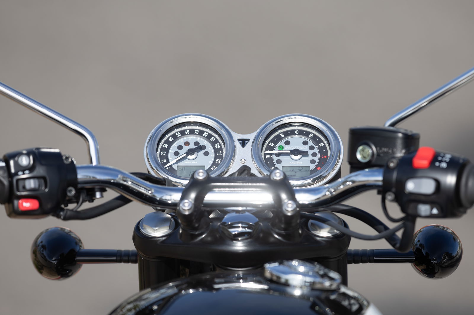 The Triumph Bonneville T100 (2026) - detail
