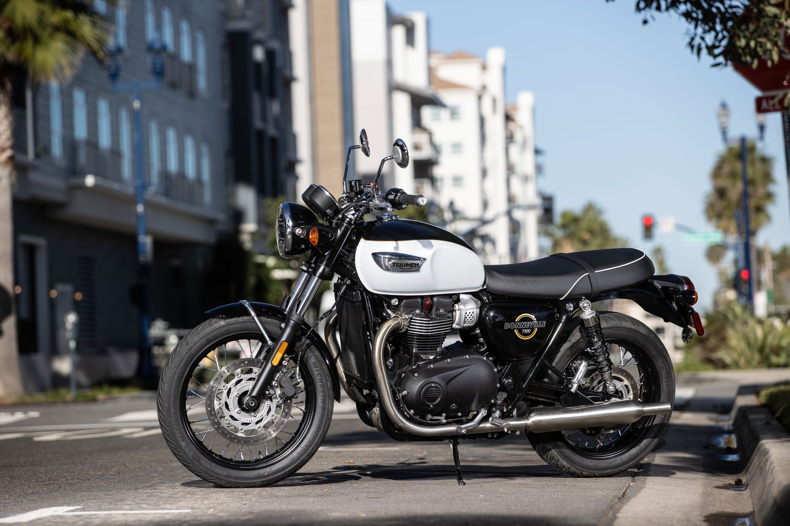 The Triumph Bonneville T100 (2026) - static