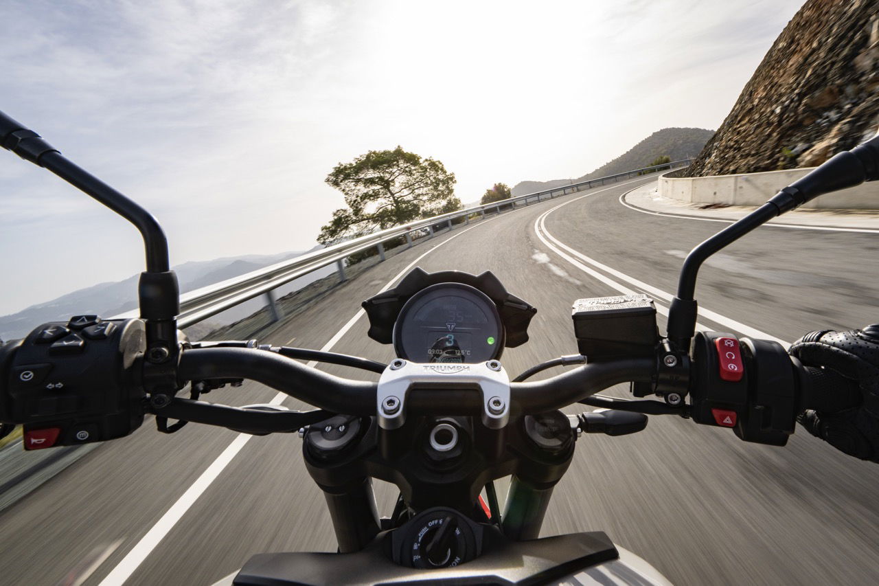 The 2026 Triumph Trident 800 - riding