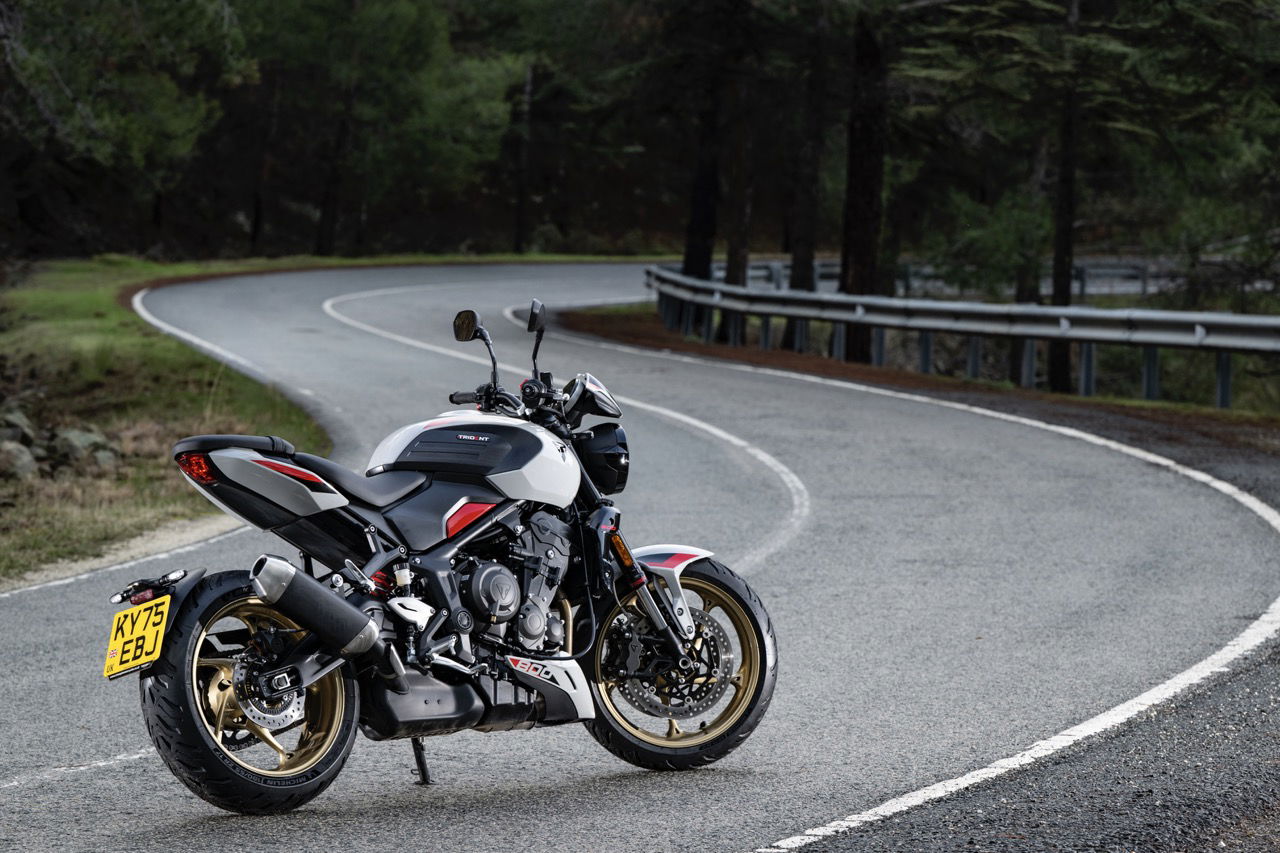 The 2026 Triumph Trident 800 - static