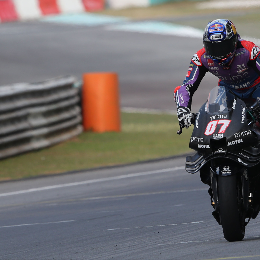 Toprak Razgatlioglu riding a Yamaha at Sepang