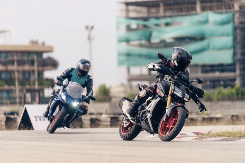 Visordown editor Toad Hancocks riding a TVS Apache RTR 310 on-track