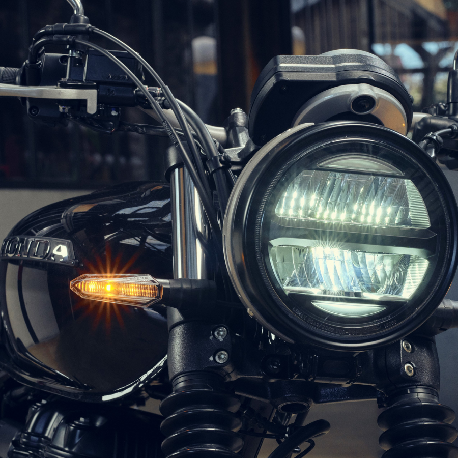 Front headlight of the Honda GB350S