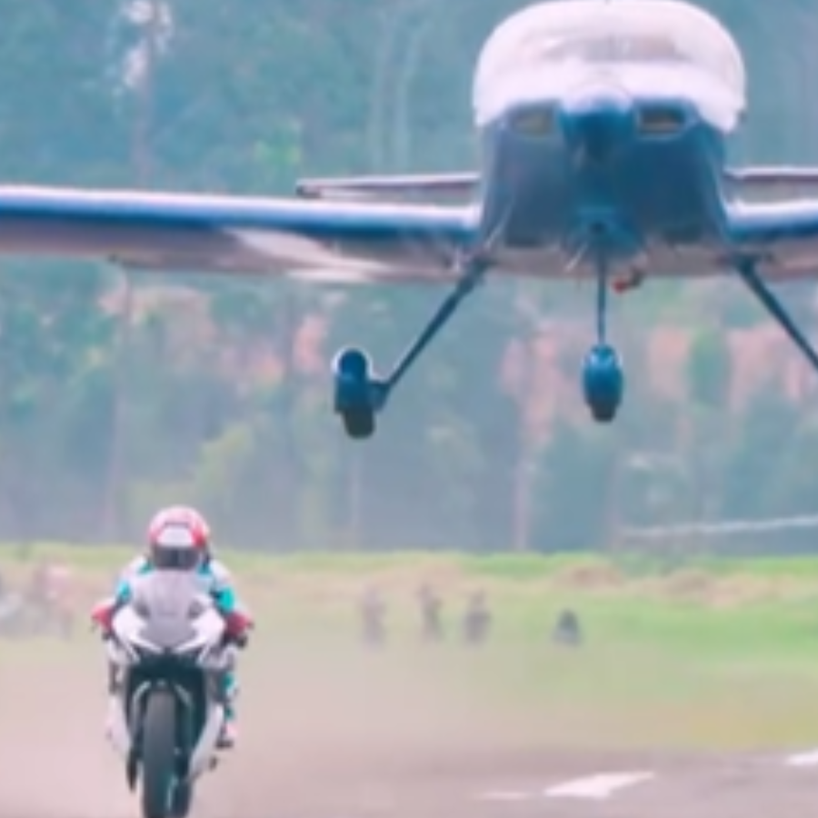 David Alonso racing an aircraft