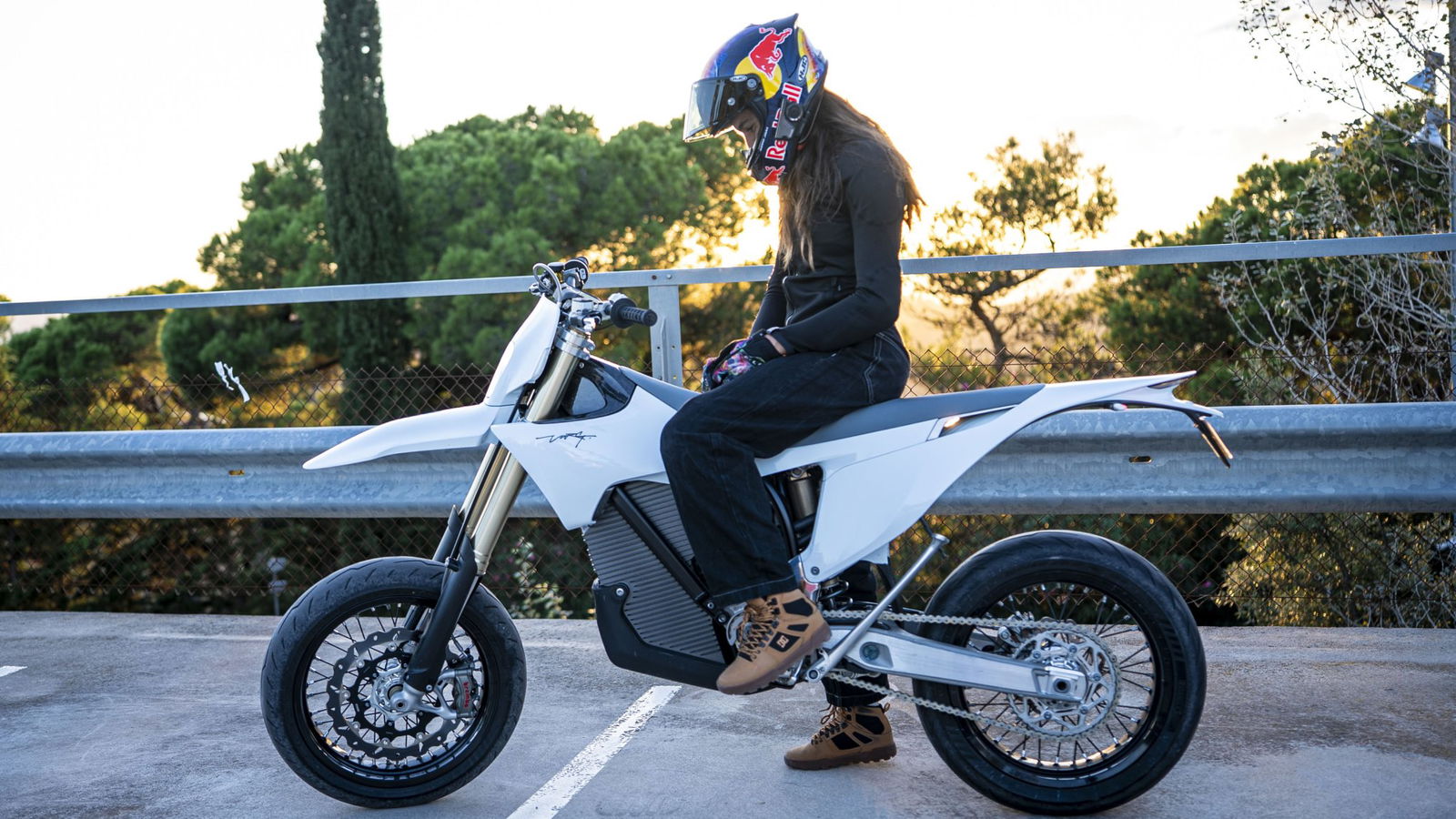 Full send with full signal: Stunt ace Sarah Lezito joins Sena