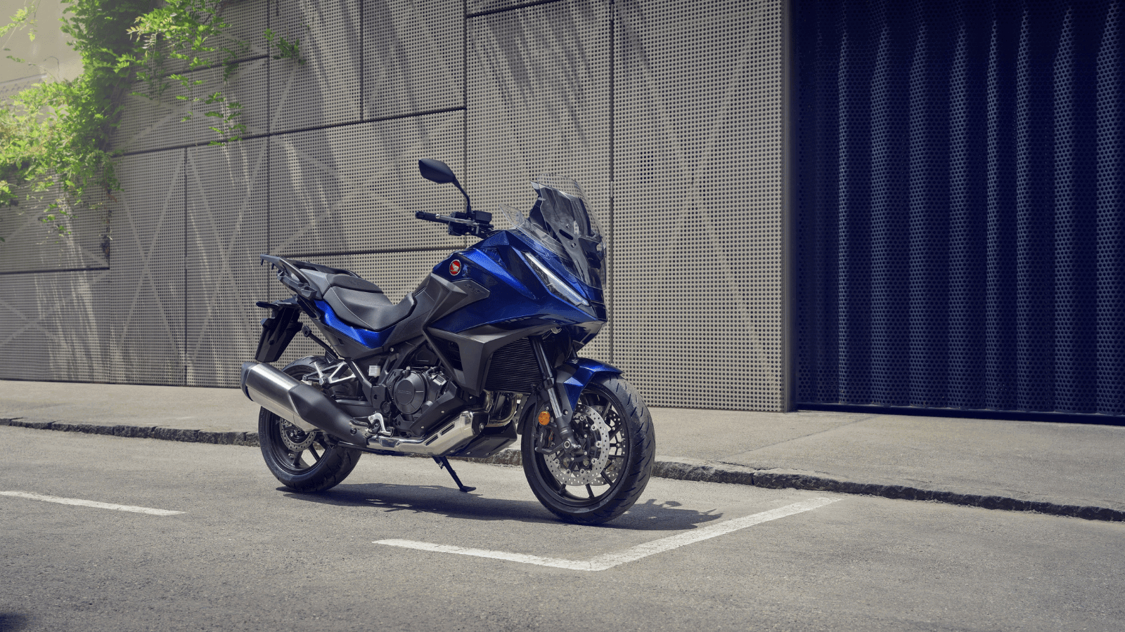 Honda will help customers pay for a brand-new 2025 NT1100