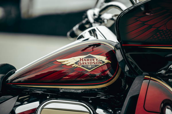 CVO-Road-Glide-Limited-Anniversary