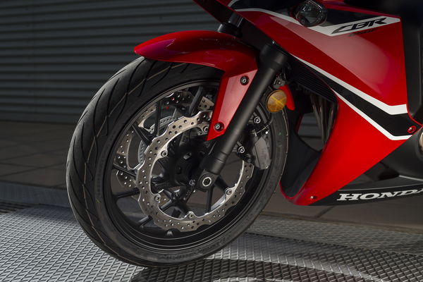 2017 Honda CBR650F suspension and brakes