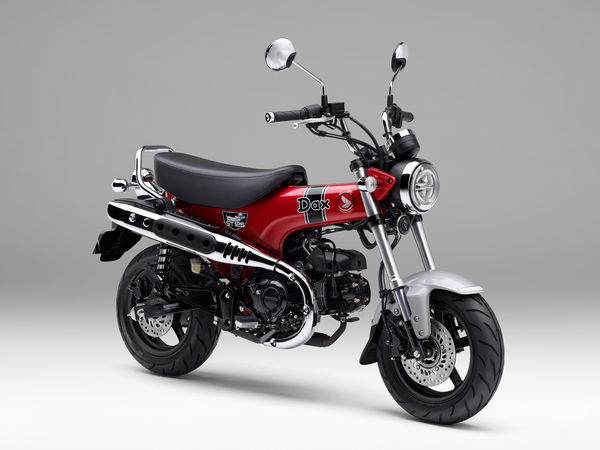 Honda ST125 Dax my2023, red.