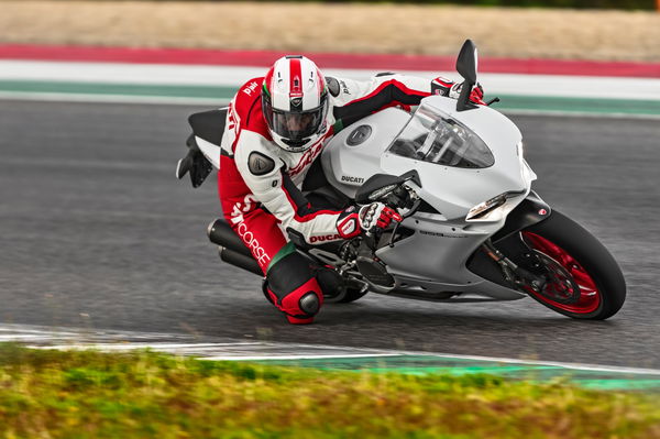 46 959 PANIGALE_UC30403_High.jpg