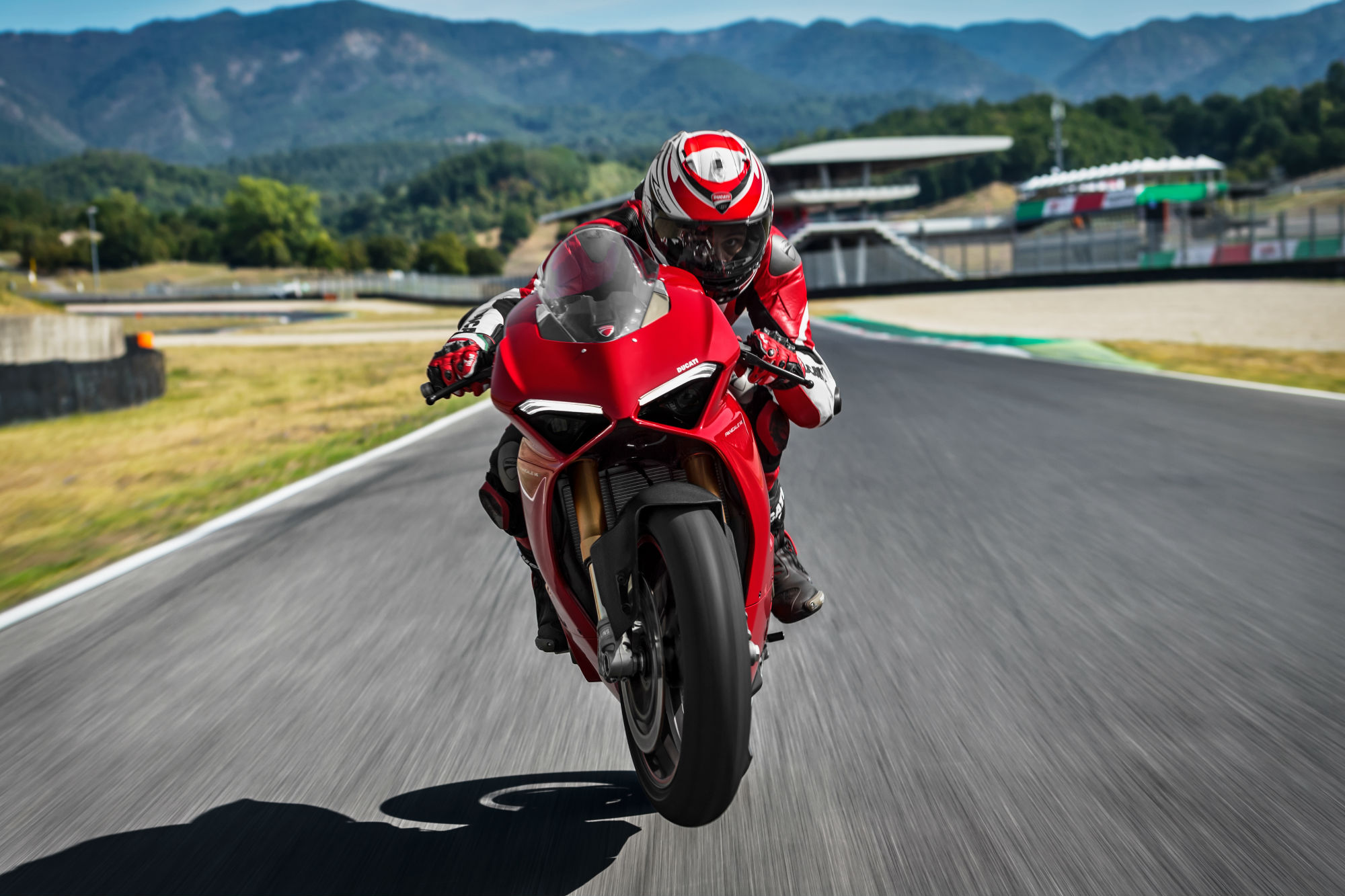 Ducati Panigale V4 arrives in showrooms