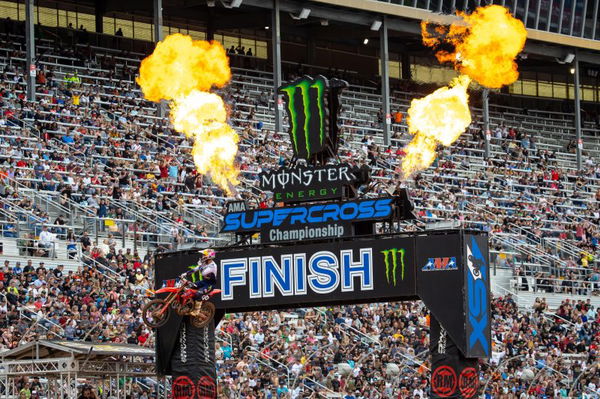 Hunter Lawrence wins 2022 Atlanta Supercross. - Honda Racing Corporation.