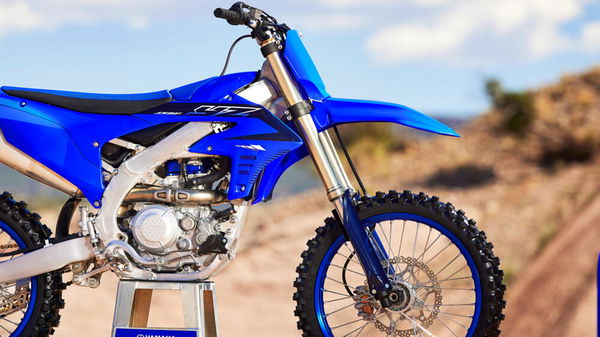 2023 Yamaha YZ450F side-on.