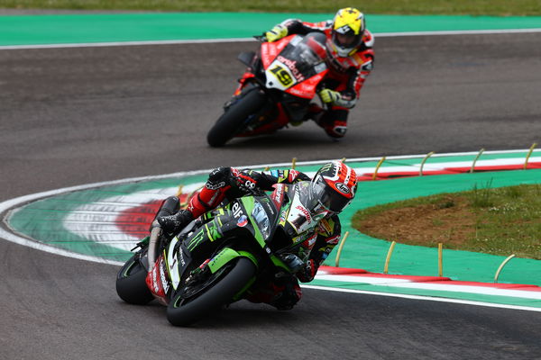 Jonathan Rea leads Alvaro Bautista, 2019 Italian WorldSBK. - Gold and Goose