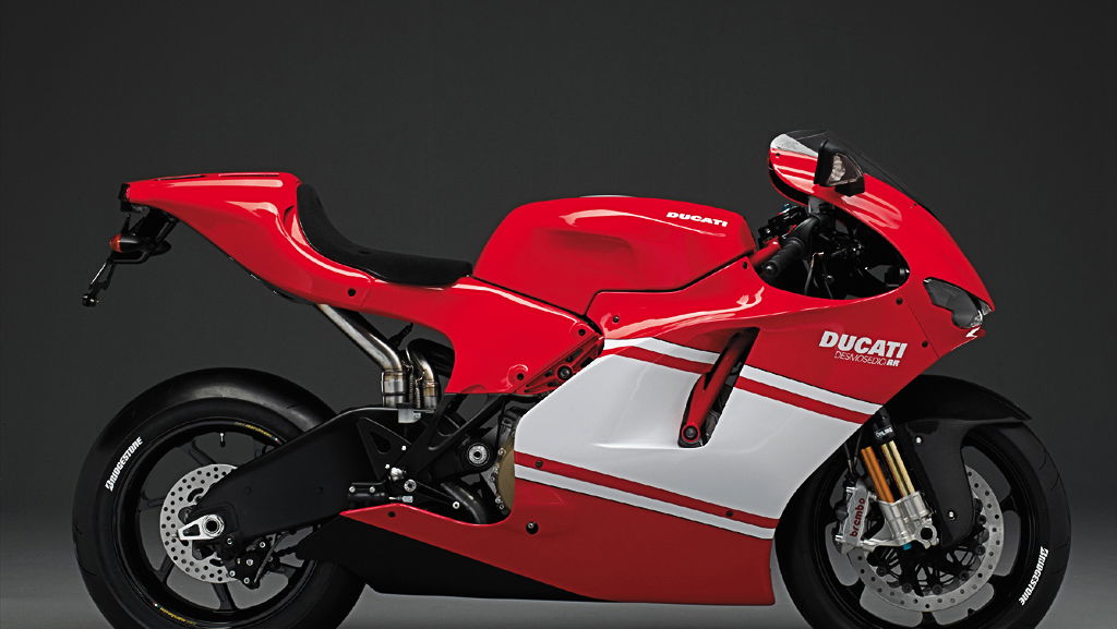 Desmosedici D16 RR review