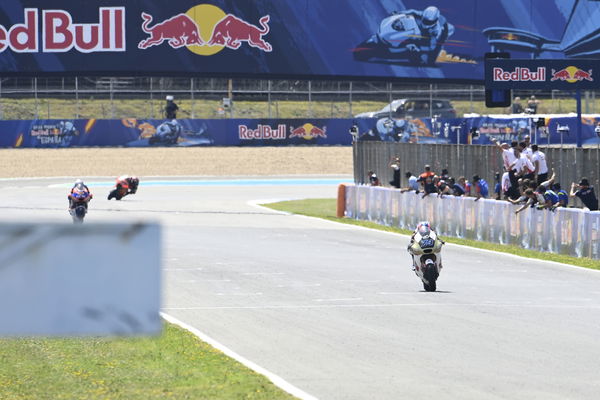 Ai Ogura leads 2022 Spanish Moto2 Grand Prix. - Gold and Goose.