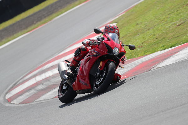 Launch test: Pirelli Diablo Rosso Corsa II