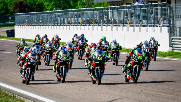 Aprilia RS 250 SP at start of CIV Junior race. - Aprilia