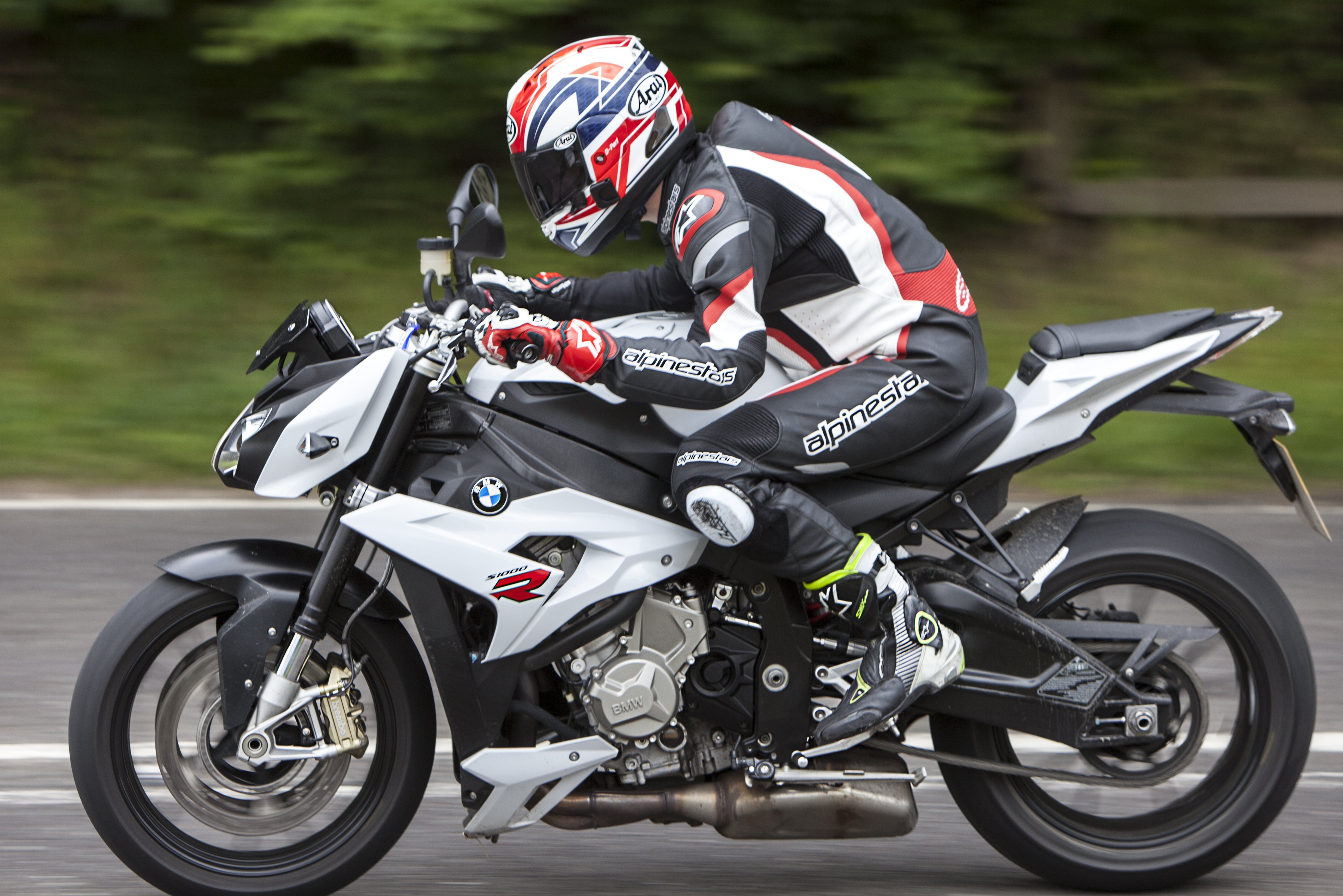 Back-to-back test: Yamaha MT-10 vs BMW S1000R review