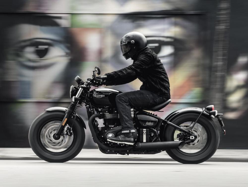 Triumph Bonneville Bobber Black