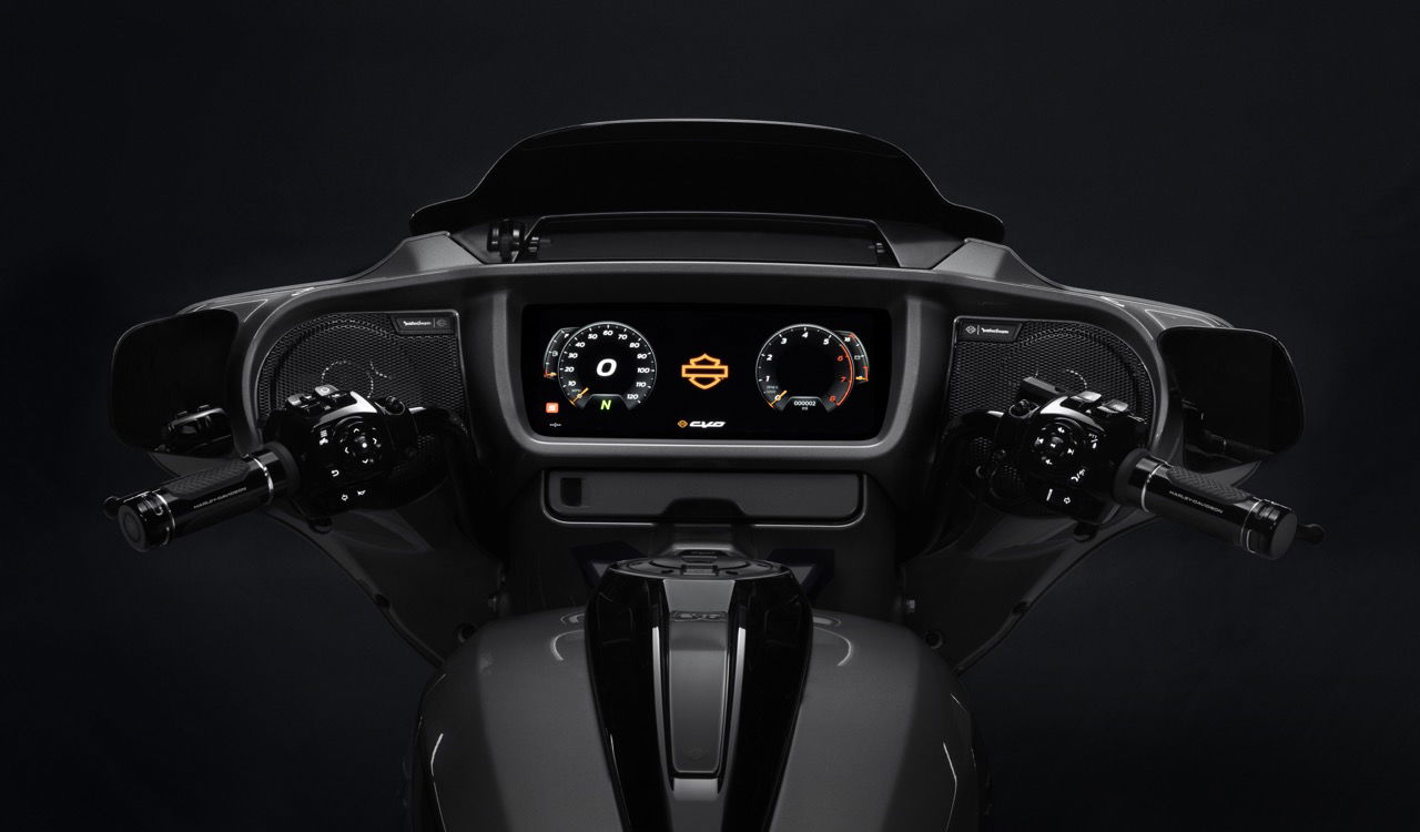 2023 CVO Road Glide and CVO Street Glide