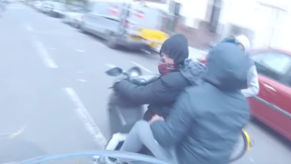 Moped thieves