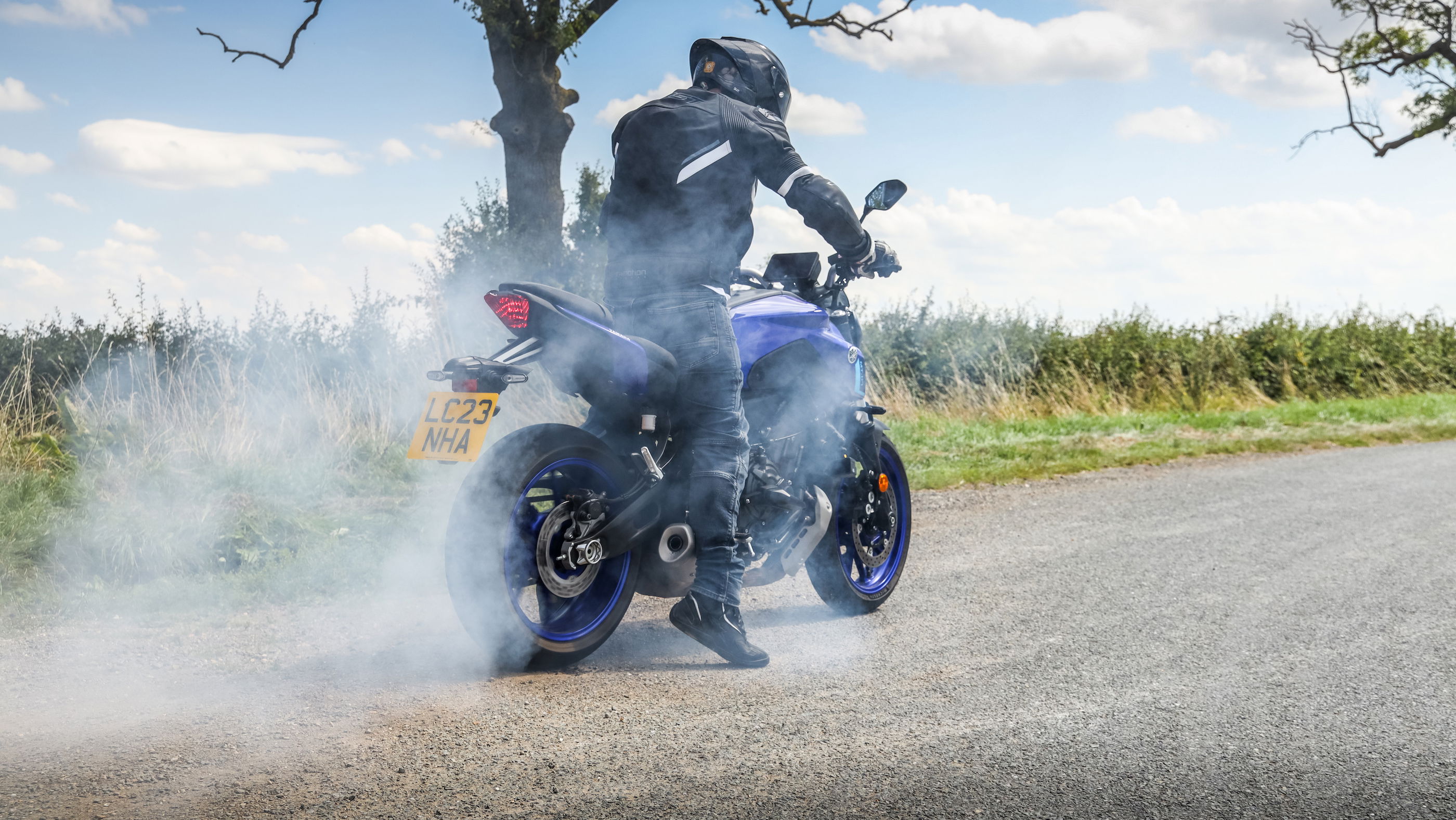 Yamaha MT-07 - burnout