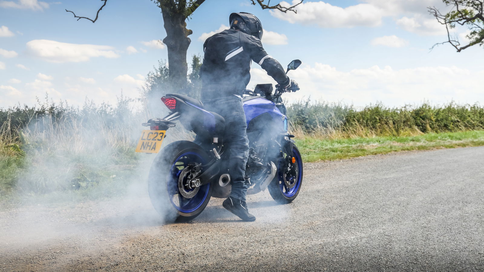 Yamaha MT-07 - burnout