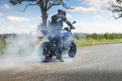 Yamaha MT-07 - burnout