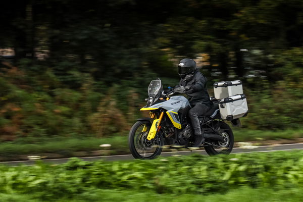 Suzuki V-Strom 800 DE - riding