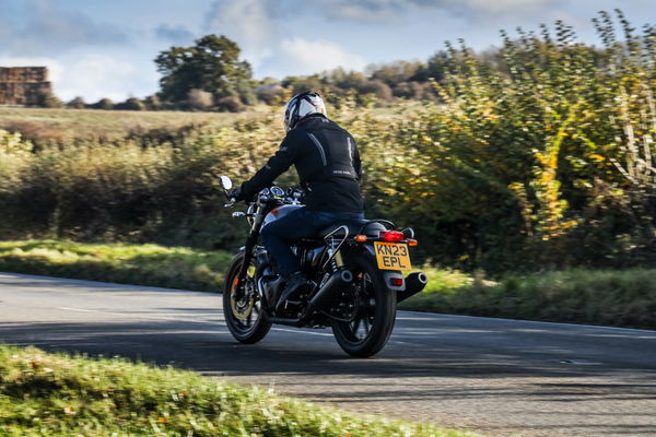 Royal Enfield Continental GT 650 - riding