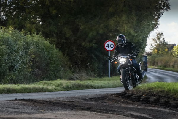 Royal Enfield Continental GT 650 - riding