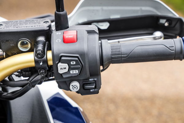 Honda Africa Twin Adventure Sports - right-hand switch cube