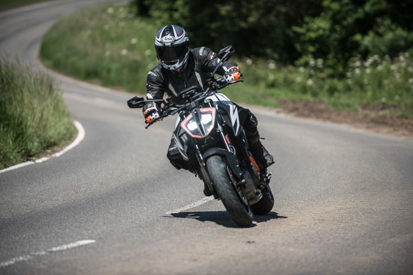 KTM 1290 Super Duke R (2019) Review