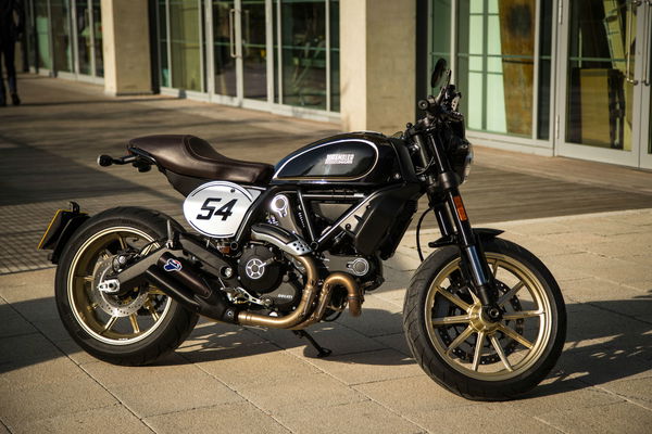 Triumph Street Cup vs Ducati Scrambler Café Racer review