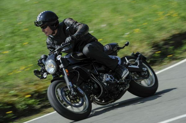 Triumph Street Cup vs Ducati Scrambler Café Racer review