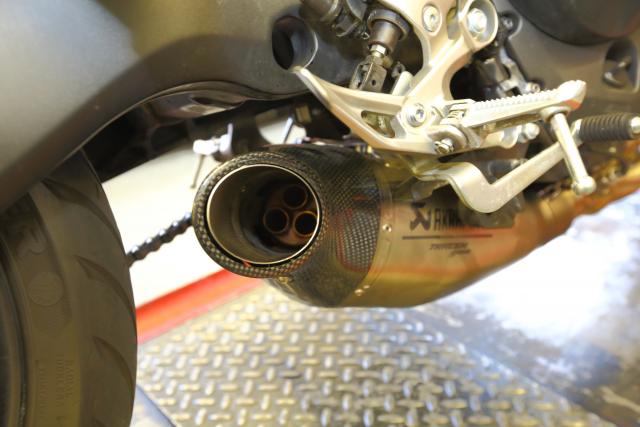 Tracer 900 Akrapovic exhaust fit