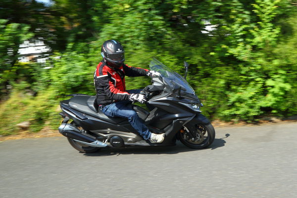 Kymco AK550